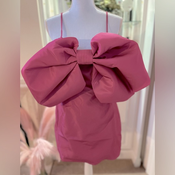 FOREVER UNIQUE PINK TAFFETA MINI DRESS WITH BOW DETAIL - NEW- Never worn - Picture 3 of 6